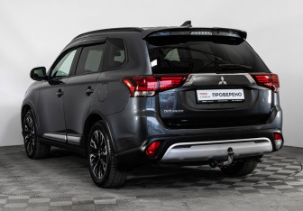 Подержанный автомобиль Mitsubishi Outlander 2021 года (7 фото)