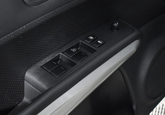 Подержанный автомобиль Nissan X-Trail 2013 года (10 фото)