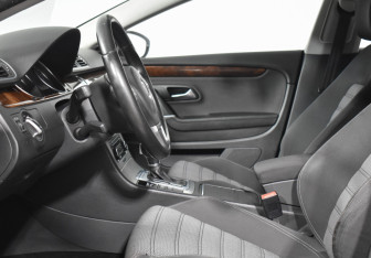 Подержанный автомобиль Volkswagen Passat CC 2011 года (10 фото)