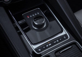 Подержанный автомобиль Jaguar F-Pace 2018 года (19 фото)