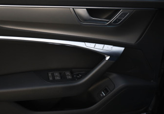 Подержанный автомобиль Audi A6 Sedan 2021 года (18 фото)