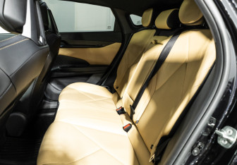 Подержанный автомобиль Changan UNI-V 2023 года (10 фото)