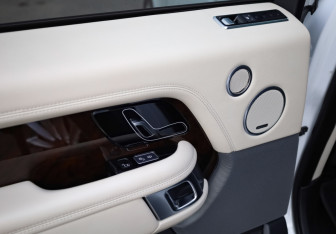 Подержанный автомобиль Land Rover Range Rover 2018 года (18 фото)