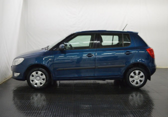Подержанный автомобиль Skoda Fabia Hatchback 2011 года (8 фото)
