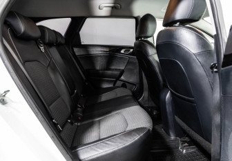 Подержанный автомобиль Kia Ceed Wagon 2019 года (24 фото)