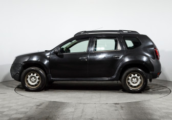 Подержанный автомобиль Renault Duster 2016 года (8 фото)