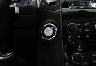 Подержанный автомобиль Infiniti QX70 2013 года (20 фото)