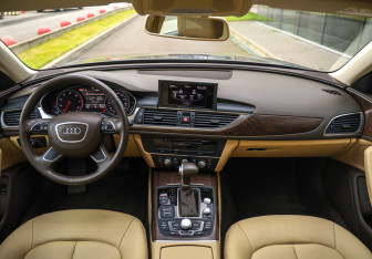 Подержанный автомобиль Audi A6 Sedan 2012 года (11 фото)