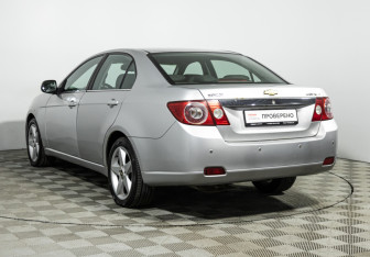 Подержанный автомобиль Chevrolet Epica 2007 года (7 фото)