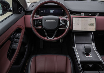 Подержанный автомобиль Land Rover Range Rover Evoque 2024 года (14 фото)