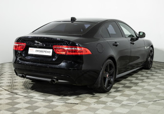 Подержанный автомобиль Jaguar XE 2016 года (5 фото)