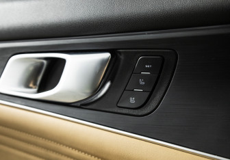 Подержанный автомобиль Changan UNI-K 2023 года (16 фото)