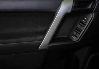 Подержанный автомобиль Toyota Land Cruiser Prado 2020 года (25 фото)