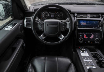 Подержанный автомобиль Land Rover Discovery 2017 года (12 фото)