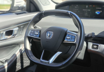 Подержанный автомобиль Changan UNI-K 2023 года (18 фото)
