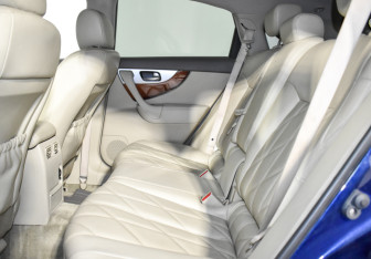 Подержанный автомобиль Infiniti QX70 2014 года (13 фото)