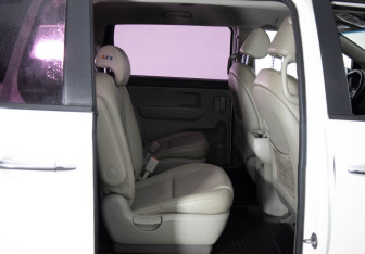 Подержанный автомобиль Kia Carnival 2016 года (19 фото)