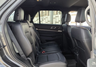 Подержанный автомобиль Ford Explorer 2018 года (13 фото)