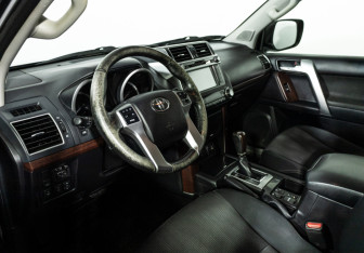 Подержанный автомобиль Toyota Land Cruiser Prado 2015 года (11 фото)