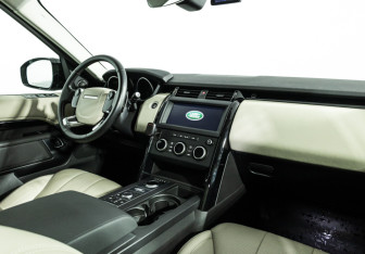 Подержанный автомобиль Land Rover Discovery 2020 года (9 фото)
