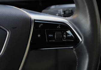 Подержанный автомобиль Audi e-tron Sportback 2021 года (17 фото)