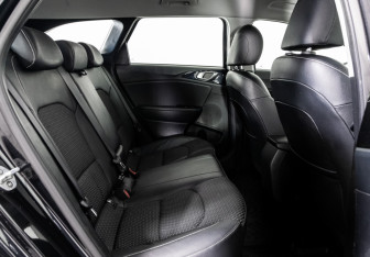Подержанный автомобиль Kia Ceed Wagon 2019 года (19 фото)