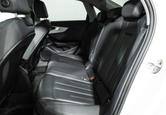 Подержанный автомобиль Audi A4 Sedan 2020 года (10 фото)