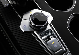 Подержанный автомобиль Changan UNI-K 2023 года (21 фото)