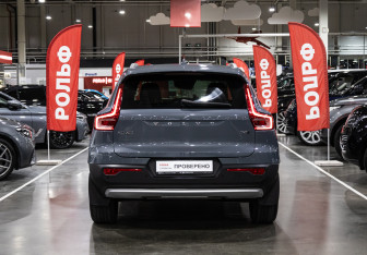 Подержанный автомобиль Volvo XC40 2019 года (8 фото)