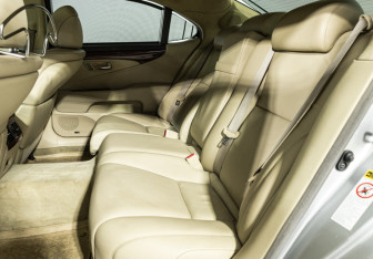 Подержанный автомобиль Lexus LS 2008 года (10 фото)