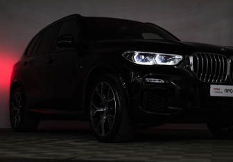 Подержанный автомобиль BMW X5 2021 года (23 фото)