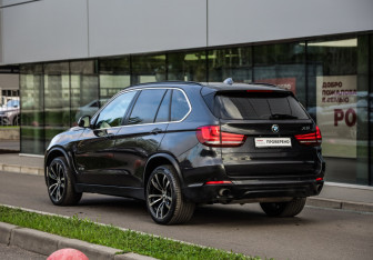Подержанный автомобиль BMW X5 2016 года (8 фото)