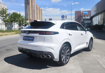 Подержанный автомобиль Changan UNI-K 2023 года (4 фото)