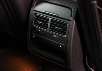 Подержанный автомобиль Volkswagen Touareg 2016 года (24 фото)