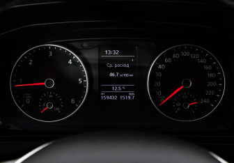 Подержанный автомобиль Volkswagen Caravelle 2016 года (25 фото)