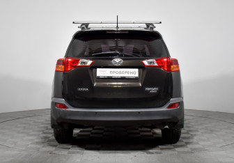Подержанный автомобиль Toyota RAV4 2014 года (6 фото)
