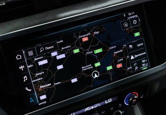 Подержанный автомобиль Audi Q3 2021 года (17 фото)