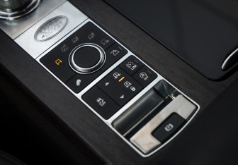 Подержанный автомобиль Land Rover Discovery 2018 года (22 фото)
