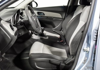 Подержанный автомобиль Chevrolet Cruze Sedan 2012 года (10 фото)