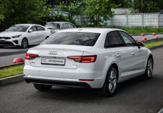 Подержанный автомобиль Audi A4 Sedan 2018 года (6 фото)