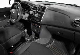 Подержанный автомобиль Renault Logan Sedan 2014 года (12 фото)