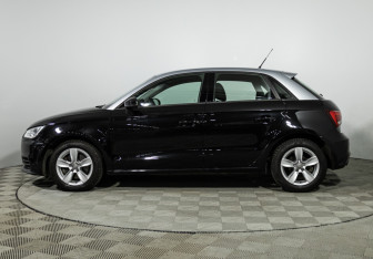 Подержанный автомобиль Audi A1 2015 года (8 фото)