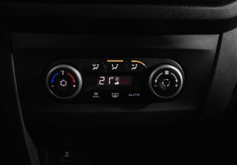 Подержанный автомобиль LADA (ВАЗ) XRAY 2017 года (15 фото)