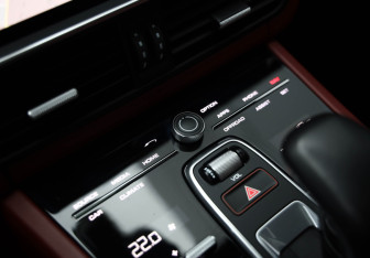 Подержанный автомобиль Porsche Cayenne 2019 года (15 фото)