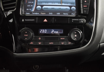 Подержанный автомобиль Mitsubishi Outlander 2016 года (16 фото)