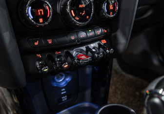 Подержанный автомобиль MINI Hatch 2021 года (24 фото)