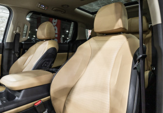 Подержанный автомобиль Kia Carnival 2021 года (17 фото)