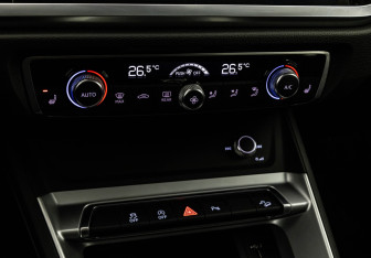 Подержанный автомобиль Audi Q3 2019 года (17 фото)