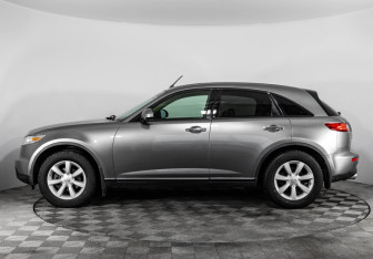 Подержанный автомобиль Infiniti FX 2004 года (8 фото)