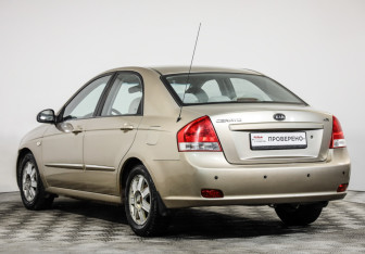 Подержанный автомобиль Kia Cerato Sedan 2008 года (7 фото)